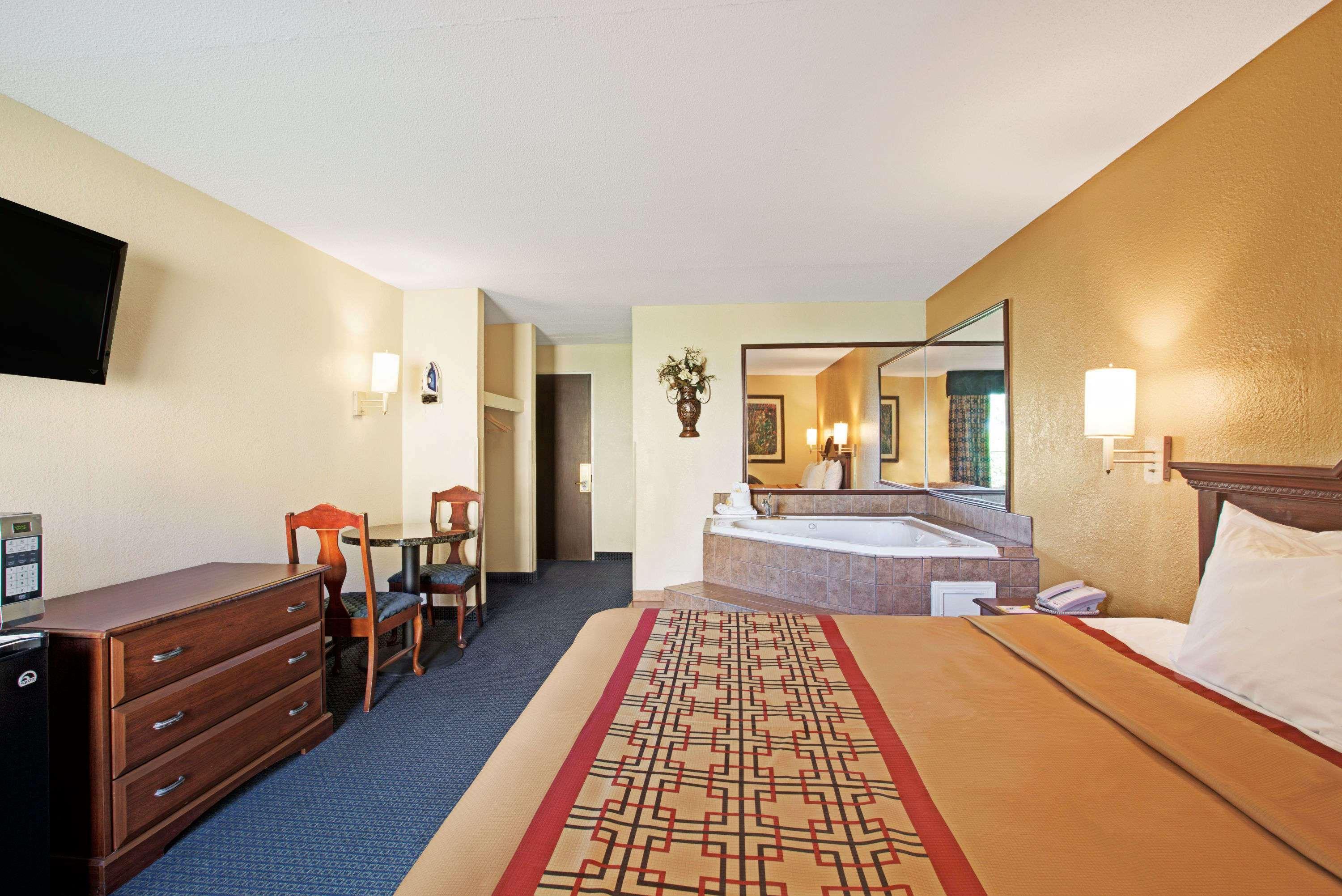 Days Inn By Wyndham Charlotte/Woodlawn Near Carowinds Kültér fotó